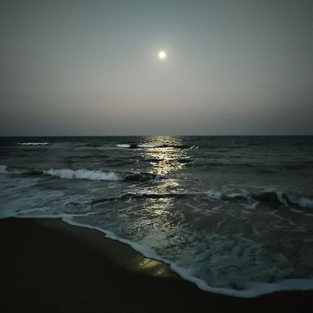 Dkv Beach View Bahur Esterno foto