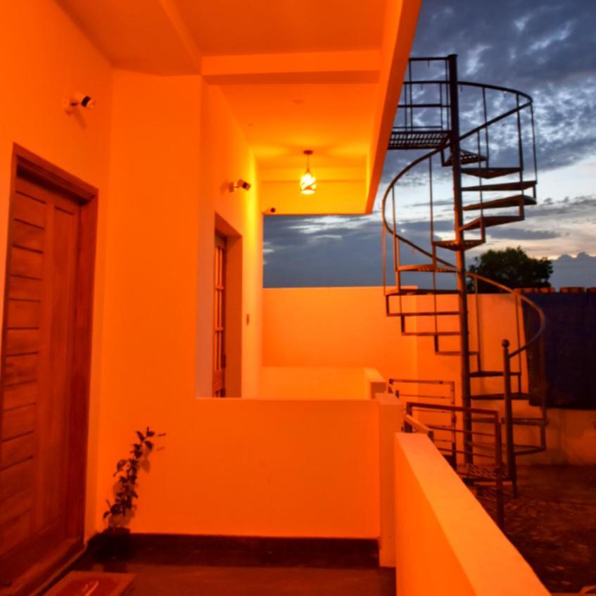 Dkv Beach View Bahur Esterno foto