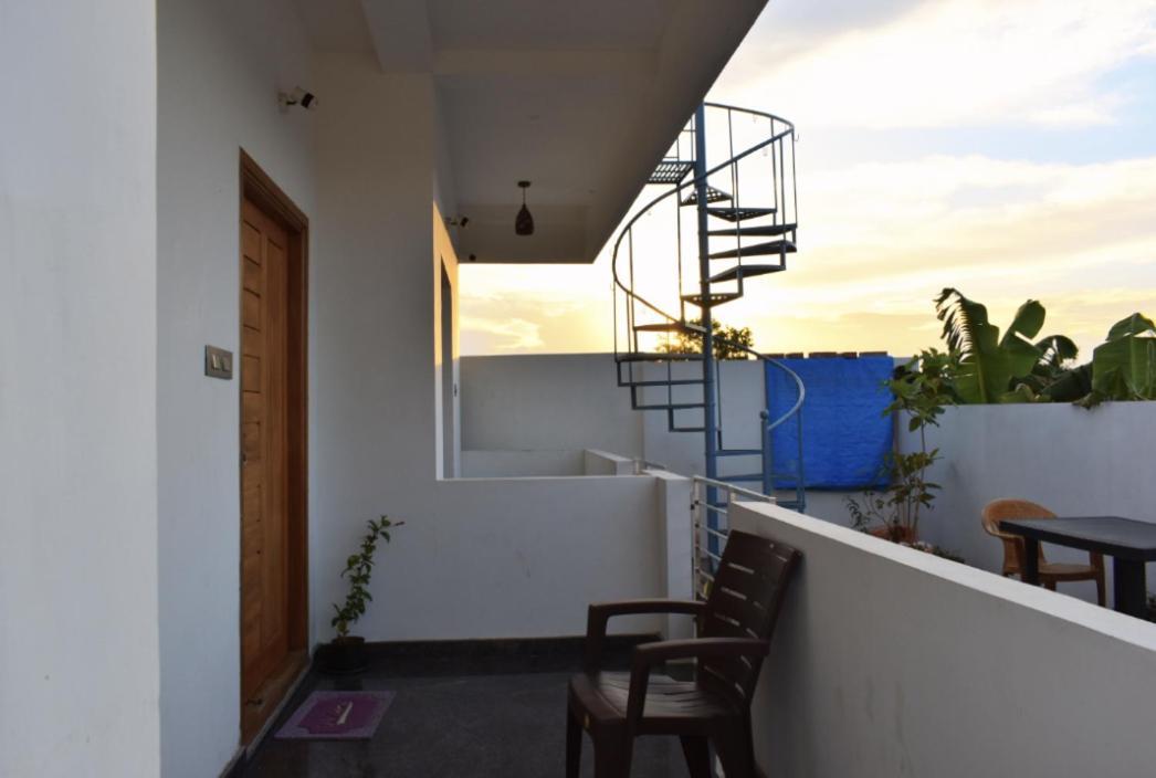 Dkv Beach View Bahur Esterno foto